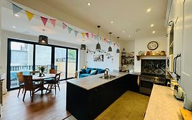 Modern & Vintage Inspired Home In Old Totterdown